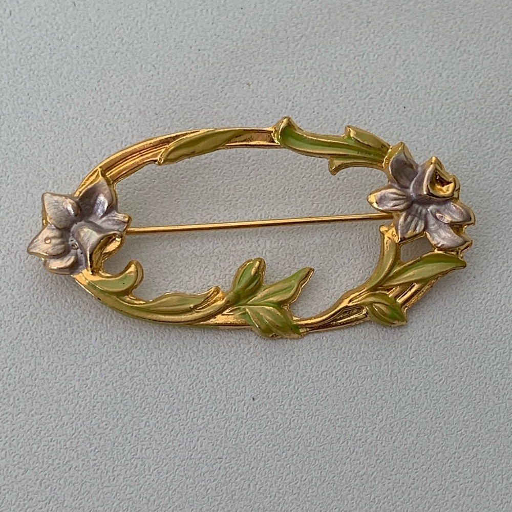 Art Nouveau Pearlized Enamel Brooch Featuring Daffodils - Picture 6 of 6